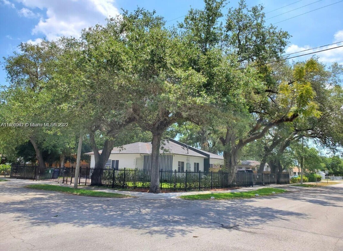 Primary Photo - 9999 NW 23rd Ave