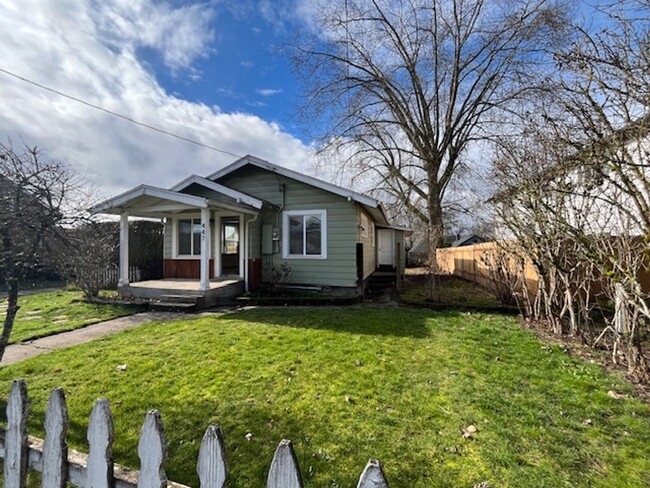 Building Photo - Cute 1 Bedroom 2 Bath Home Carlton OR