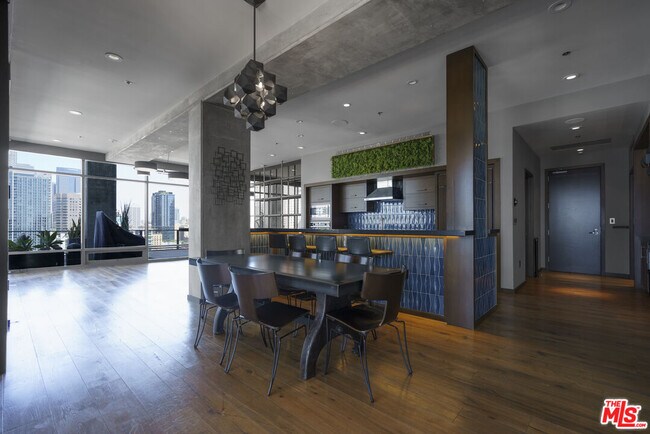 Foto del edificio - 1100 S Hope St