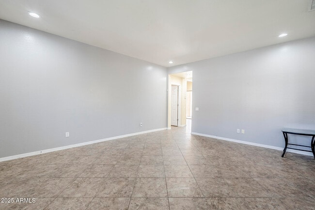 Building Photo - 2025 W Marconi Ave