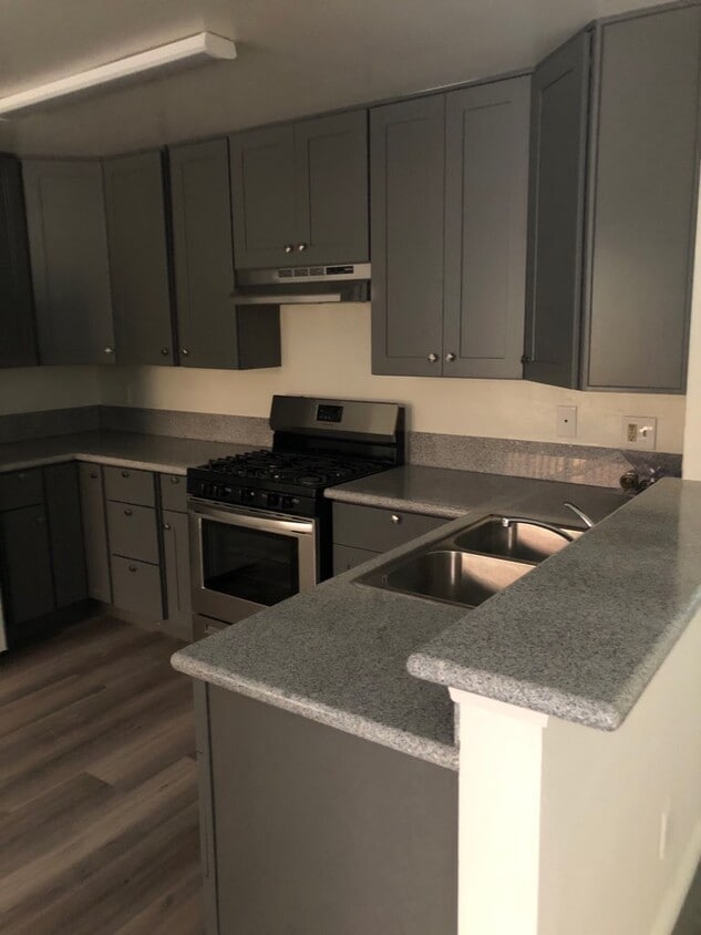 Foto principal - 4619 Rosewood Ave