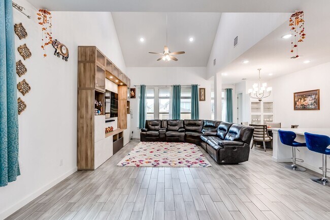 Foto del edificio - 833 Whitetail Dr