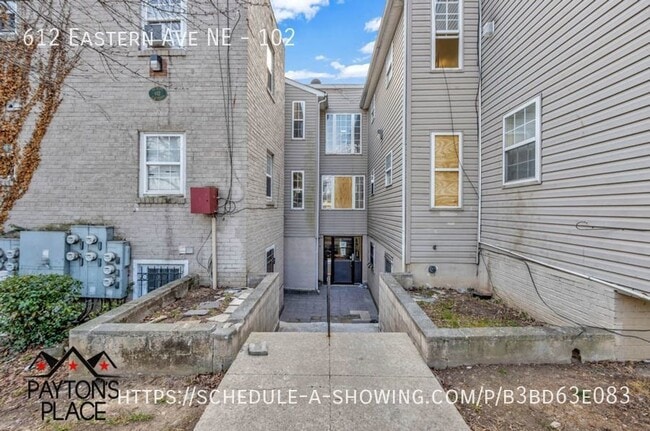 Building Photo - Renovated apartment with Wifi included. FI...