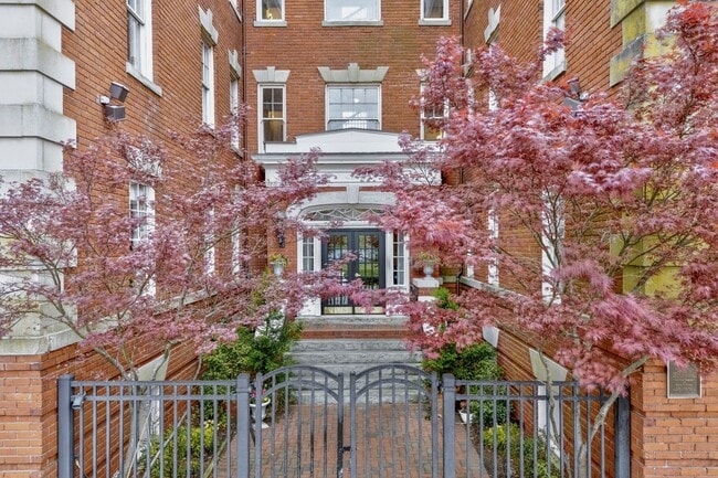 Photo - Amazing Garden-Style Condo Available 08-11-26! Vintage Building - All Appliances Convey!