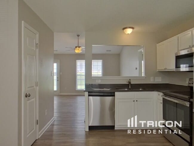 Foto del edificio - 2744 Fairstone Ave