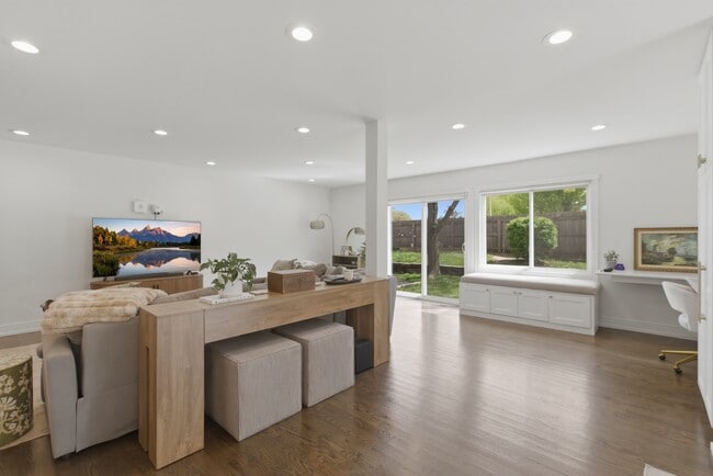 Building Photo - 105 Yarrow Ct