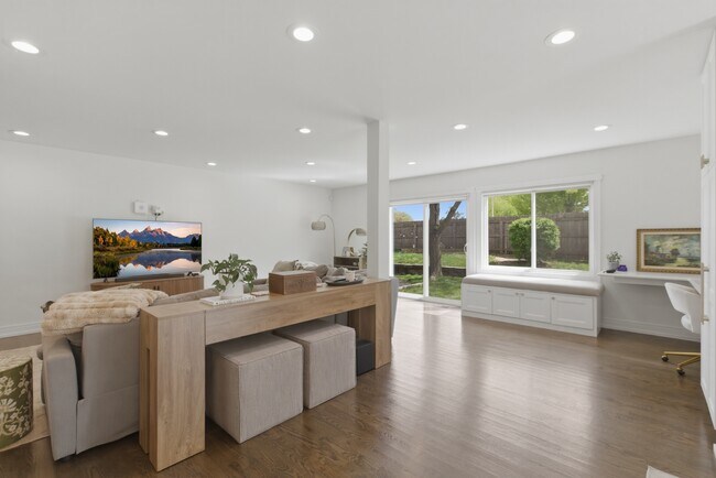 Foto del edificio - 105 Yarrow Ct