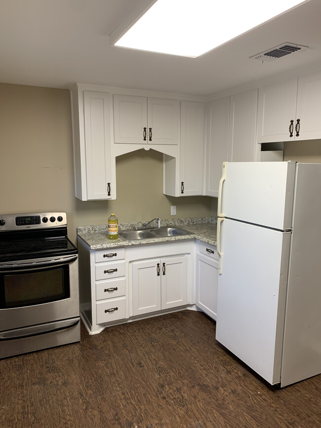 Kitchen - 700 N Russell St