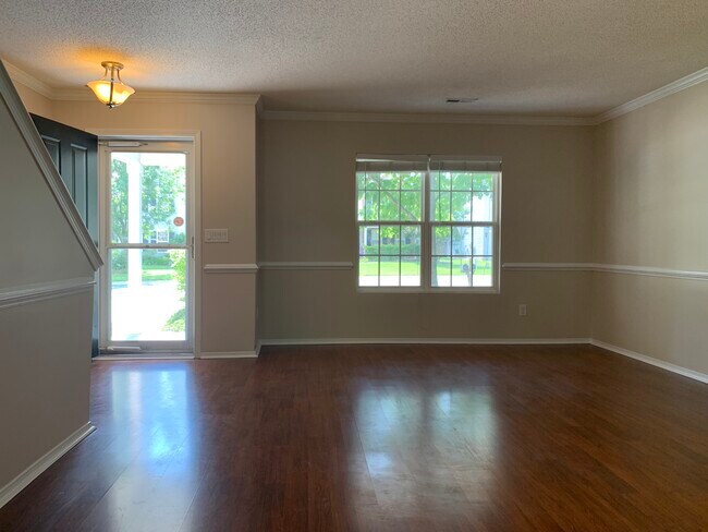 Foto del edificio - 2803 Thoreau Dr