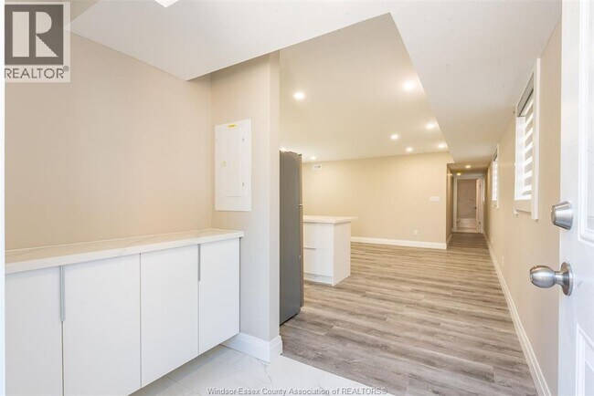 Photo du bâtiment - 912 Hall Ave