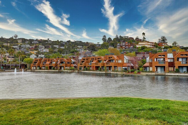 Building Photo - 44 Lagoon Vista Rd