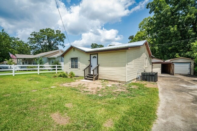 Foto del edificio - Stunning Renovated 3BR/2BA Home – Move-In Ready!