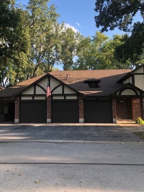 Building Photo - 8125 Willow Dr
