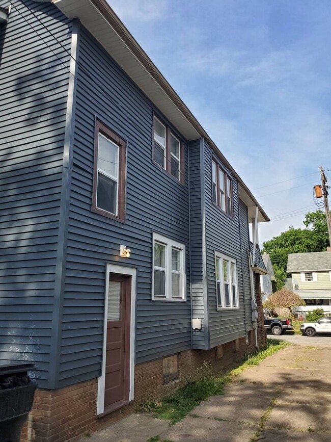 Building Photo - 3320 Berea Rd