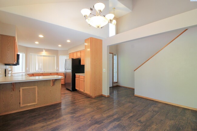 Building Photo - 3 Bed/2.5 Bath Home in Horn Rapids (Richland)