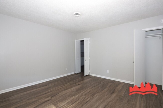 Foto del edificio - 4721 Bradford Dr