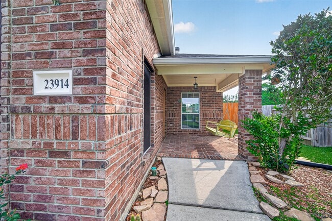Building Photo - 23914 Glengate Dr