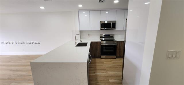 Foto del edificio - 7355 Woodmont Terrace