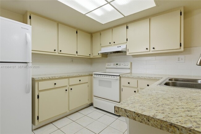 Foto del edificio - 10885 NW 7th St