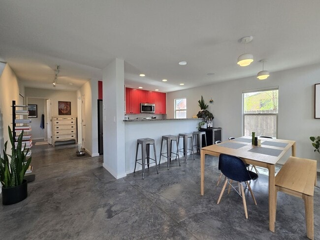 Foto del edificio - 2180 W Alameda St