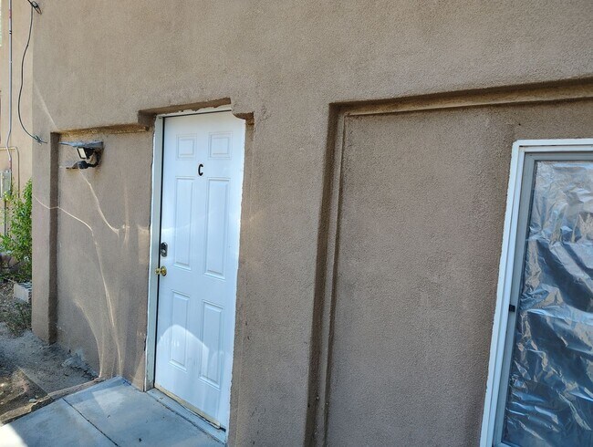 Foto del edificio - AVAILABLE NOW 2 bed - 1 Bath Lead and I 25...