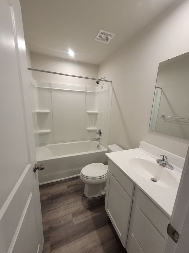 Building Photo - 227 Mildred Dr