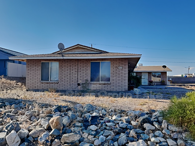 Building Photo - 2460 Palisades Dr