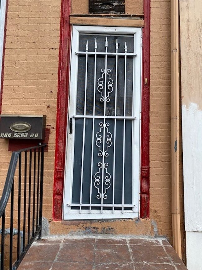 Building Photo - 317 Rose St