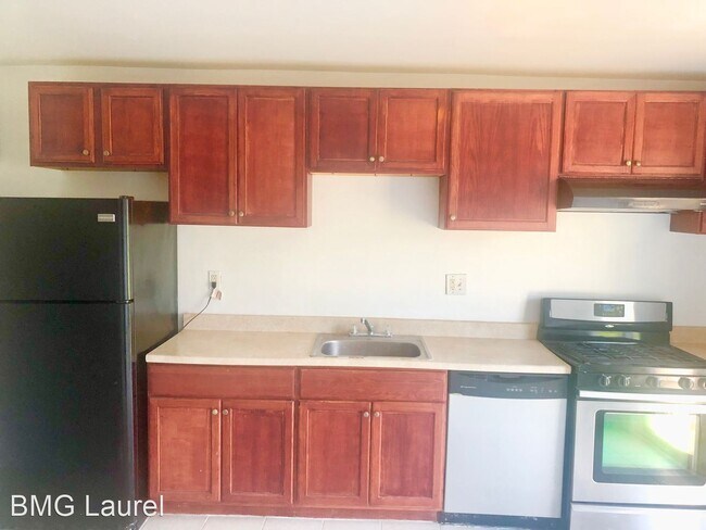 Building Photo - 3 br, 1 bath House - 8536 Pioneer Drive