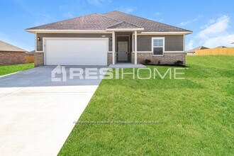 Building Photo - 8161 Lakeside Dr
