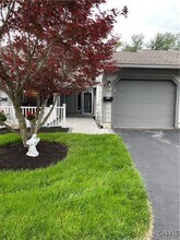 Building Photo - 497 Summerhaven Dr N