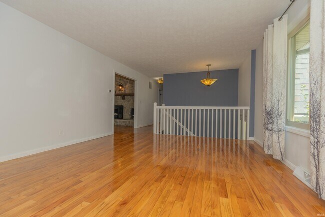 Foto del edificio - 5122 Woodridge Dr