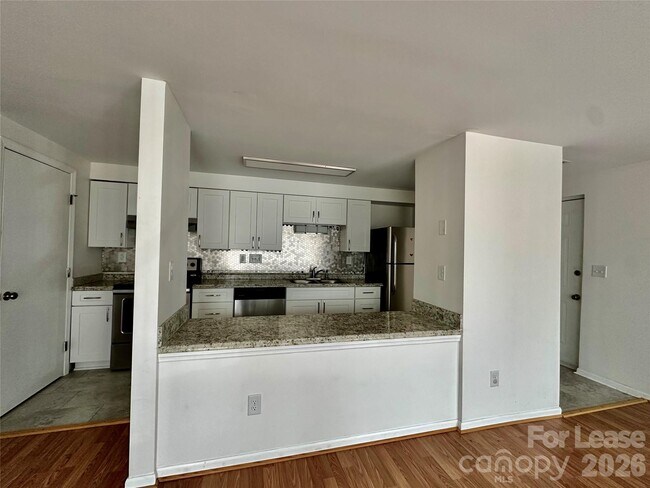 Foto del edificio - 1645 Arlyn Cir