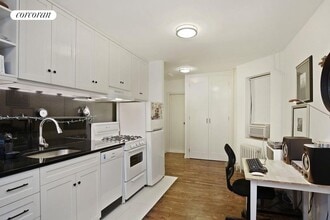 Building Photo - 256 W 15th St