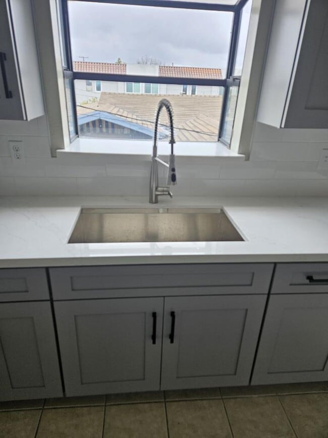 Building Photo - 220 Marguerita Ave