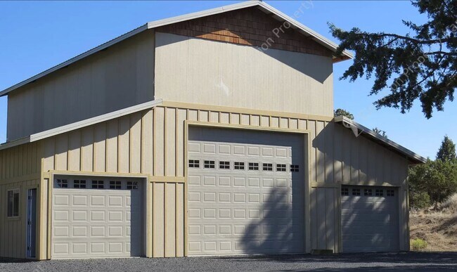 Building Photo - 9.5 ACRES Oasis in Northeast Bend!