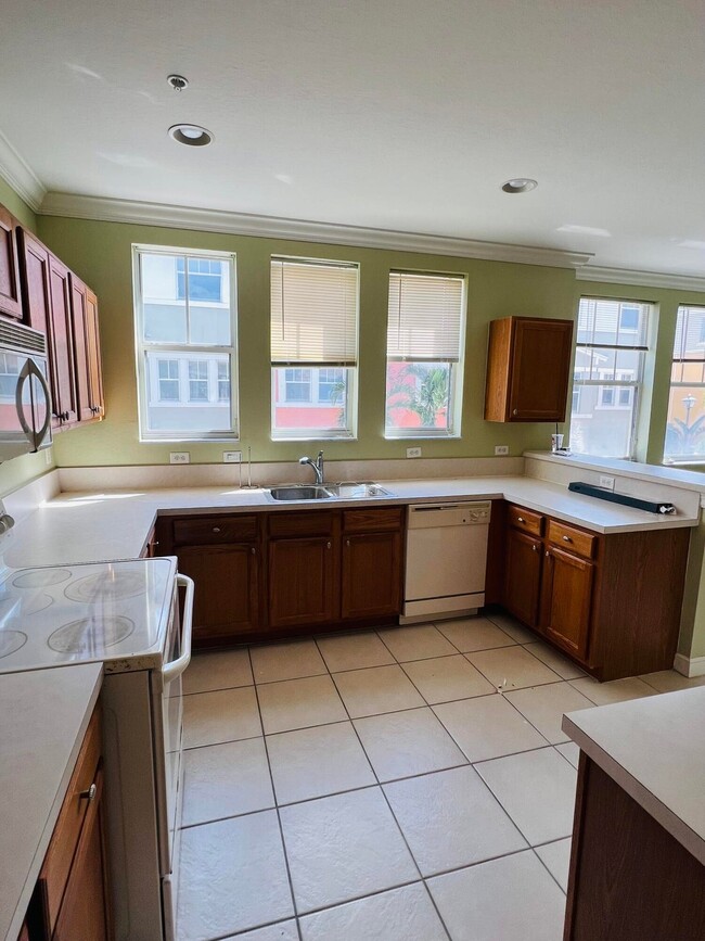 Building Photo - 441 Amador Ln