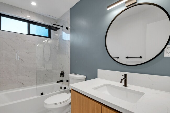 Foto del edificio - 950 Havenhurst Dr