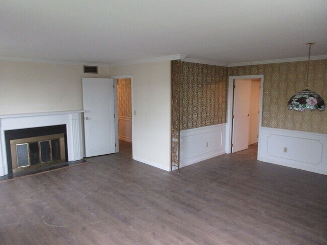 Foto del edificio - 65 Willowbrook Dr