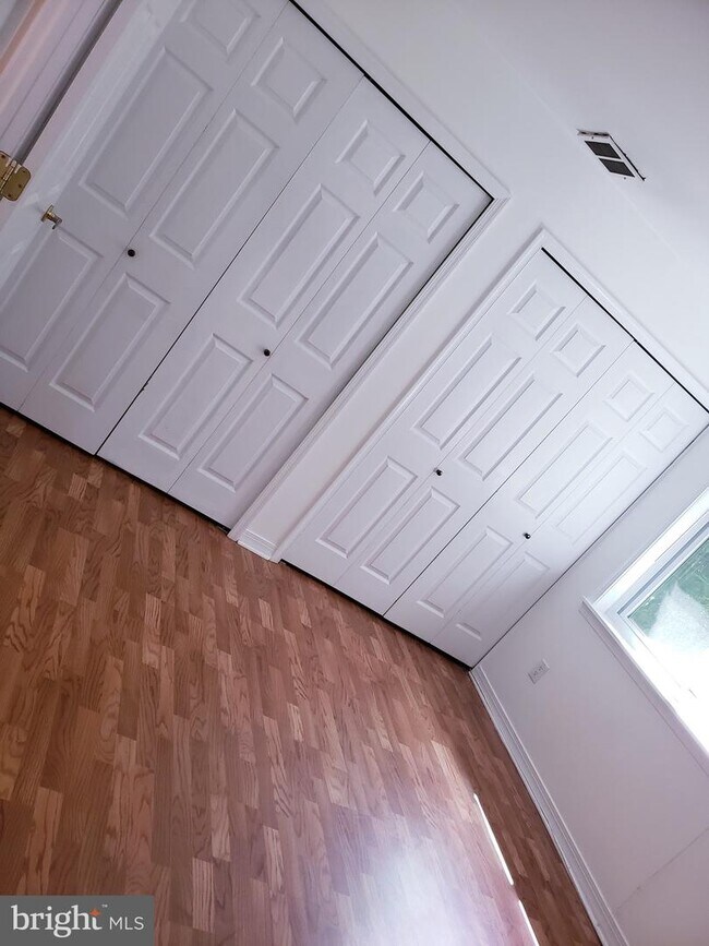 Foto del edificio - 107 Meadow Woods Ln