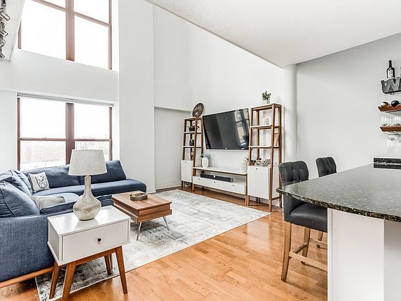 Living Room - 350 W Belden Ave