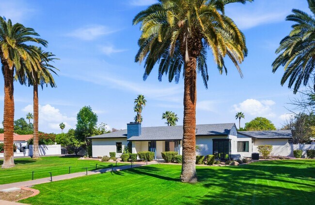 Foto del edificio - FULLY FURNISHED EXECUTIVE PHOENIX COUNTRY CLUB HOME IN GATED COMMUNITY