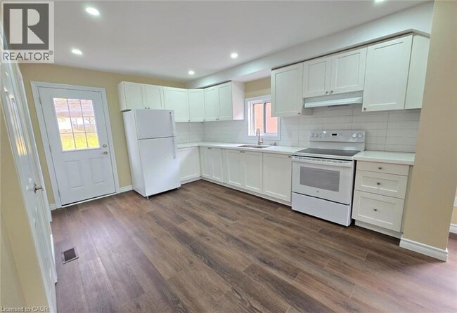 Building Photo - 32 Mill St