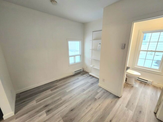 Building Photo - 9-9 Courtenay Ave