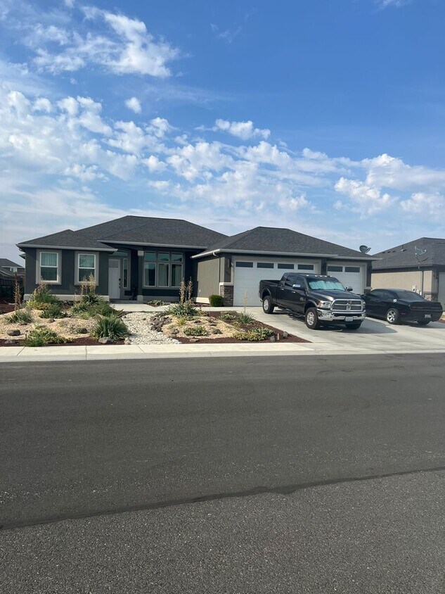 RENT REDUCED!!! 4 bedroom 2 bath, Quincy - RENT REDUCED!!!  4 bedroom 2 bath, Quincy