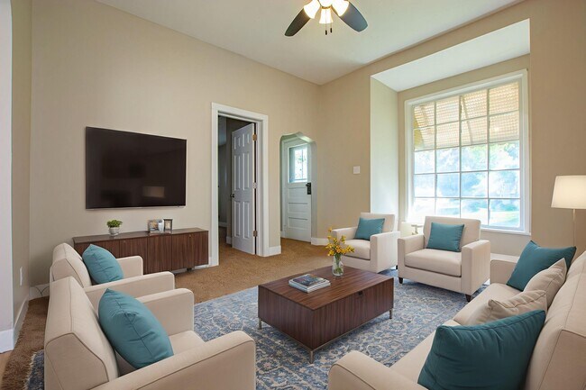Foto del edificio - Spacious and CLEAN 2 Bedroom / 1 Bath Home...
