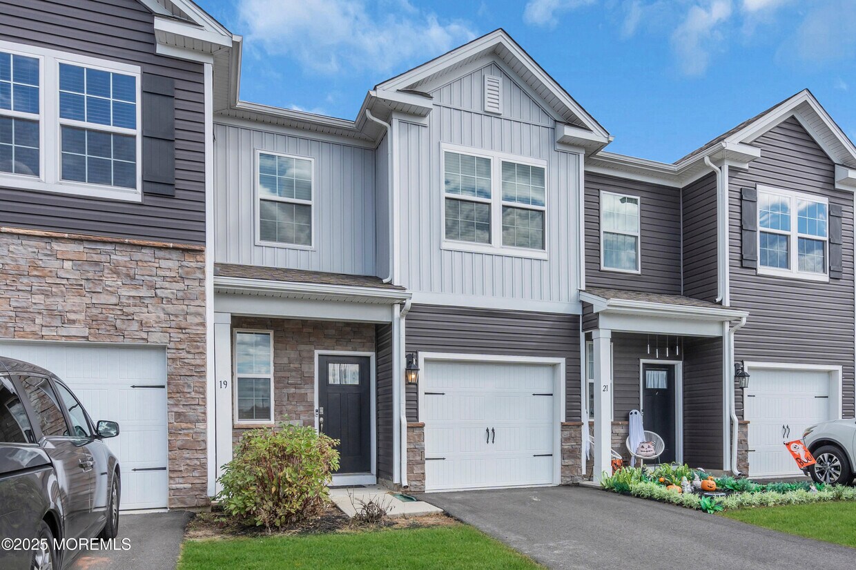 Foto principal - 19 Katherine Dr