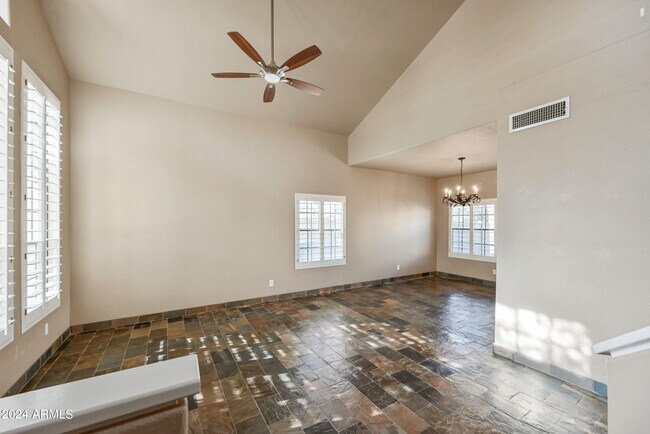 Foto del edificio - 9166 E Laurel Ln