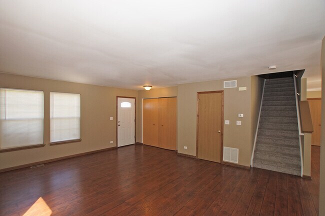 Building Photo - 440 Stone Hollow Dr
