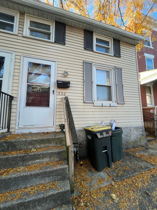 Building Photo - Charming 2 Bedroom Home in the Heart of La...
